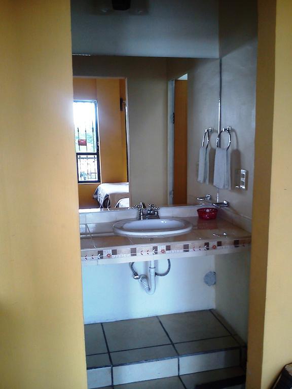 Hotel Los Balcones Parras de la Fuente Habitación foto